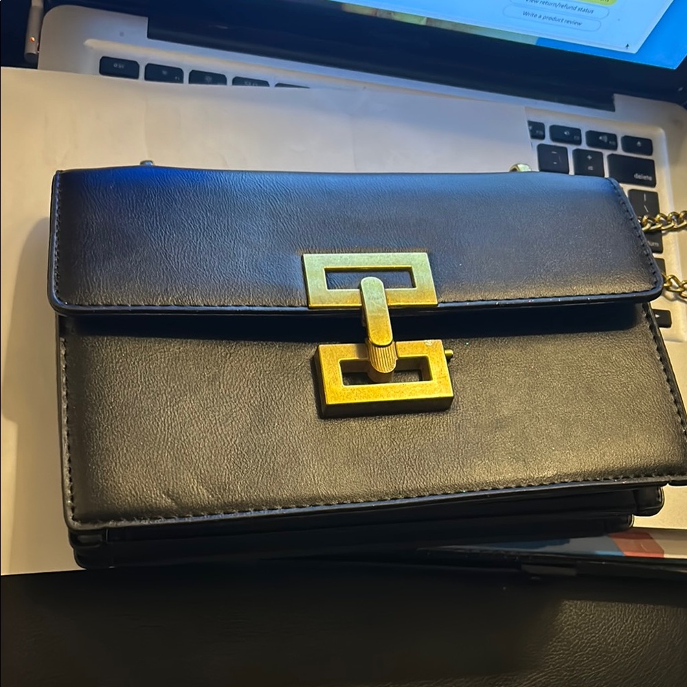 Elegant Black Leather Shoulder Bag